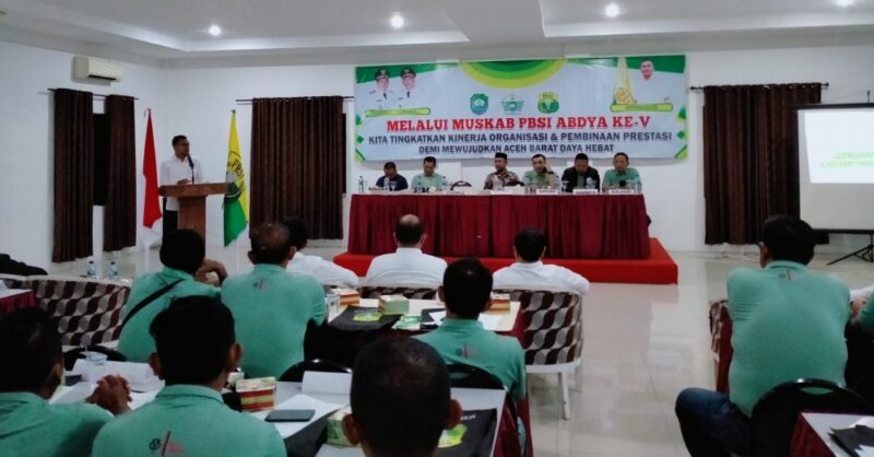 Ketua Umum PBSI Pemprov Aceh, Safaruddin. S.Sos saat memberikan sambutan pada kegiatan Muskab ke-V PBSI Abdya di aula Grand Leuser Abdya.