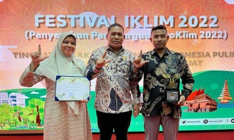 Foto : Pj Bupati Abdya (tengah)