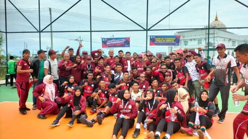 Foto : Atlet Cabor Volly Foto bersama dengan PJ Bupati Aceh Timur serta KONI Aceh Timur. (rm)