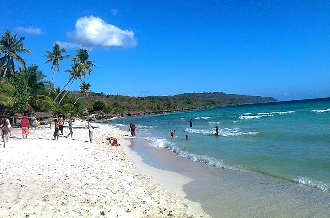 Foto: Pantai Carolina (padang.go.id) 