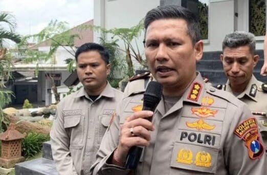 Kapolresta Malang Kombes Budi Hermanto saat memberikan keterangan kepada wartawan terkait perkembangan Wahyu Kenzo di Mapolresta Malang Kota, Selasa 14 Maret 2023., (NtncPolri/dok) 