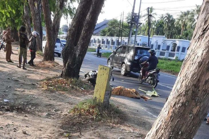 Pengendara sepeda motor tewas terlindas truk tronton di Lhokseumawe, Senin (17/4/2023). Sumber|foto;ANTARA