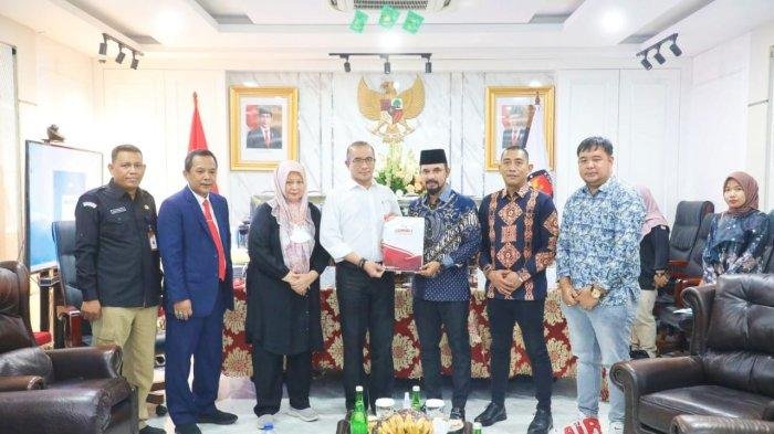 DPRA Serahkan 7 Nama Komisioner KIP Aceh ke KPU Pusat. Foto: dok. DPR Aceh