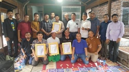 Ket Foto: Pengurus dan Anggota Serikat Perusahaan Pers (SPS) Provinsi Aceh saat mengikuti acara silaturahmi dan syukuran yang digelar di Kantor Media Pos Aceh (salah satu anggota SPS Aceh), kawasan Lampineung, Banda Aceh, Jumat 10 Mei 2024. Foto: Dok. SPS Aceh.