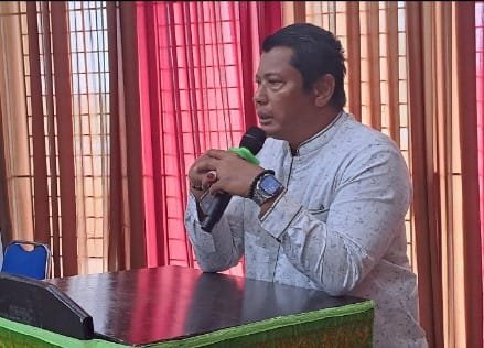 Kadisdikbud Aceh Besar Bahrul Jamil SSos MSi saat menyampaikan sambutannya pada pembukaan acara penguatan komite sekolah jenjang SD dan SMP, di Gedung Dekranasda Aceh Besar, Sabtu (25/5/2024). FOTO/ MC ACEH BESAR