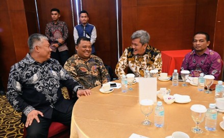 Sekdakab Aceh Besar, Drs Sulaimi MSi menghadiri Rapat Koordinasi Pencegahan Koprupsi Terintegrasi Wilayah Aceh di Hermes Hotel Hermes Palace, Banda Aceh, Kamie (39/05/2024). FOTO/MC ACEH BESAR