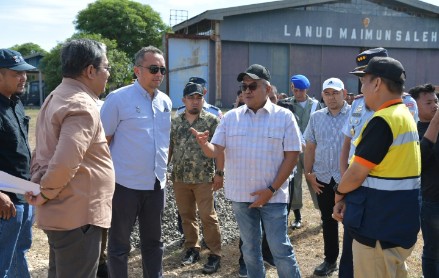 Pj. Gubernur Aceh, Bustami, SE. M. Si Meninjau Venue PON Cabor Aeromodelling di Komplek Bandara Lanud Maimun Saleh, Kota Sabang, Sabtu, 08/06/2024.