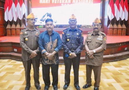 Asisten II Sekdakab Aceh Besar, M Ali S.Sos, M.Si, menghadiri acara syukuran peringatan Hari Veteran Nasional ke-75 tahun 2024 yang diselenggarakan oleh LVRI Aceh, di Anjong Mon Mata, Kota Banda Aceh, Sabtu (10/8/2024). FOTO/ MC ACEH BESAR