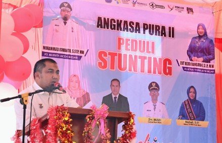 Pj Bupati Aceh Besar Muhammad Iswanto SSTP MM memberi sambutan sekaligus arahan saat Launcing Integrasi Pelayanan Kesehetan Primer ILP Ramah Anak dan Santun Lansia di Puskesmas Kuta Baru, Aceh Besar, Rabu (21/08/2024). FOTO/MC ACEH BESAR