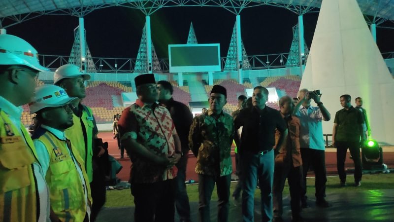 Menko PMK, Muhadjir Effendy, saat mengunjungi Stadion Harapan Bangsa, Banda Aceh. Foto: Ist
