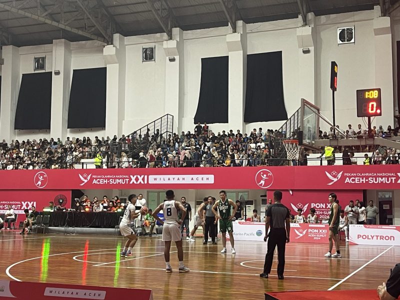 Pertandingan basket Aceh melawan Sumut di GOR Harapan Bangsa, Banda Aceh. Foto: Ist