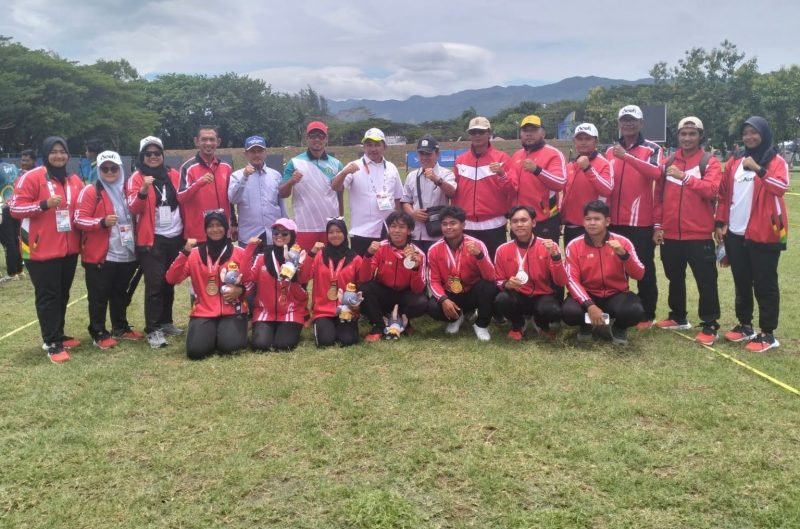 Tim Panahan Aceh yang peroleh medali emas pada cabor panahan PON. Foto: Ist