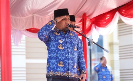 Pj Bupati Aceh Besar Muhammad Iswanto SSTP MM, memimpin upacara peringatan Hari Kesaktian Pancasila, di Lapangan Apel Kantor Bupati Aceh Besar, Kota Jantho, Selasa (1/10/2024) pagi.
FOTO/ PROKOPIM PEMKAB ACEH BESAR