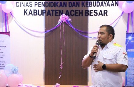 Pj Bupati Aceh Besar, Muhammad Iswanto, SSTP, MM, menyampaikan sambutan saat meluncurkan Counter Disdikbud di MPP Aceh Besar, Lambaro, Kecamatan Ingin Jaya, Selasa (29/10/2024). FOTO/PROKOPIM ACEH BESAR