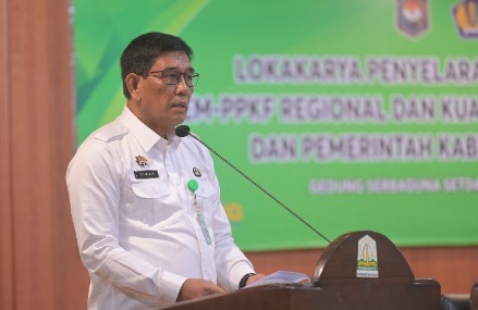 Plt.  Sekretaris Daerah Aceh, Drs. Muhammad Diwarsyah, M.Si membuka Lokakarya Penyelarasan Kebijakan Fiskal Kerangka Ekonomi Makro dan Pokok-Pokok Kebijakan Fiskal (KEM-PPKF) Regional dan KUA-PPAS Bagi Pemerintah Aceh Dan Pemerintah Kabupaten/
Kota Se-Aceh, yang digelar di Gedung Serbaguna Setda Aceh, Rabu, 30 Oktober 2024