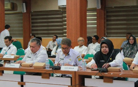 Plt Sekretaris Daerah Aceh, Drs. Muhammad Diwarsyah, M.Si, membuka Lokakarya Penyelarasan Kebijakan Fiskal KEM PPKF Regional dan KUA PPAS di Gedung Serbaguna Setda Aceh, Banda Aceh, Rabu (30/10/2024)
FOTO/MC ACEH BESAR