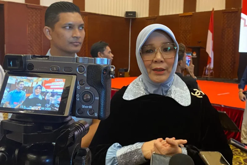 Pasangan Illiza-Afdhal memberikan keterangan pers usai ditetapkan sebagai Wali Kota dan Wakil Wali Kota Banda Aceh terpilih periode 2025-2030 pada Rapat Pleno Terbuka KIP Kota Banda Aceh di Hermes Palace Hotel Banda Aceh, Kamis, 9 Januari 2025.(Foto: Dok. modusaceh)