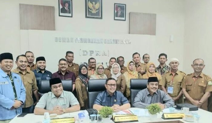 Komisi VI DPRA menerima aspirasi yang disampaikan oleh Asosiasi Tenaga Administrasi Sekolah (ATAS) Provinsi Aceh.