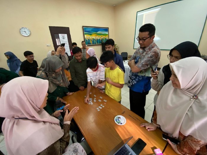 Kepala Dinas Pendidikan Aceh, Marthunis ST. D.E.A, mengunjungi Sekolah Sukma Bangsa (SSB) Pidie pada Minggu, 19 Januari 2025, untuk meninjau pelatihan Coding4Future.