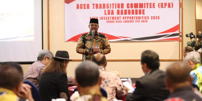 Pj. Gubernur Aceh, Dr. H. Safrizal ZA, M.Si, saat memberi sambutan pada acara Aceh Investment Opportunities 2025 yang diselenggarakan KPA Lua Nanggroe di Hotel Hermes Palace, Banda Aceh, Minggu, (5/1/2025).