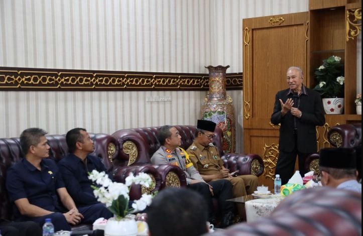 Wali Nanggroe Aceh Tgk Malik Mahmud Al Haytar berkunjung ke Pendopo Bupati Nagan Raya. Foto: Humas Wali Nanggroe Aceh