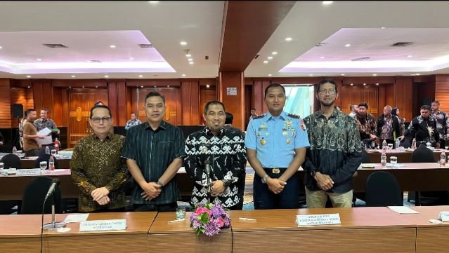 Pj Bupati Aceh Besar Muhammad iswanto SSTP MM dan Ketua DPRK Abdul Mucthi A.Md Foto Bersama Dirjen Tata Ruang Kementerian ATR/BPN, di Hotel Bidakara Jakarta, Rabu (22/01/2025). Foto: Dok. Pemkab Aceh Besar