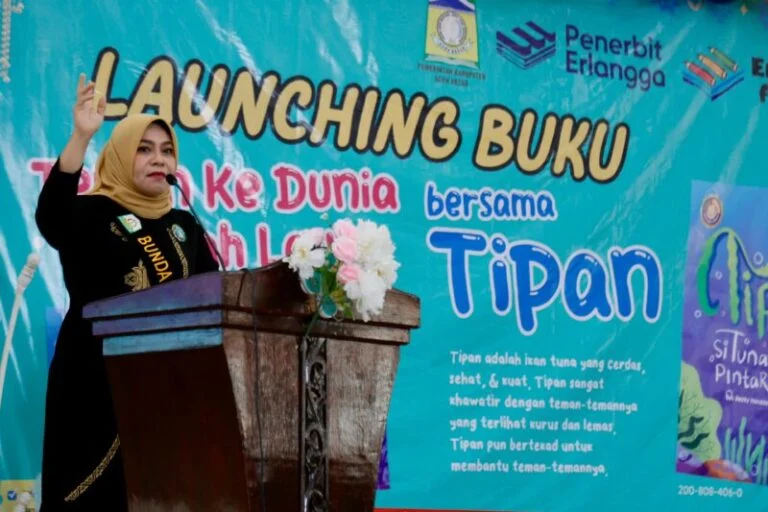 Bunda Literasi Aceh, Hj. Safriati, S.Si., M.Si. Foto: Dok. Istimewa