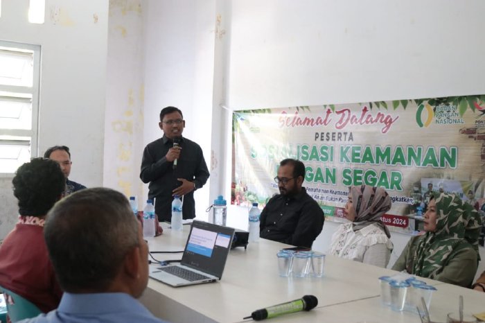 Kadis Pangan Aceh Besar Alyadi S.Pi MM membuka sosialisasi keamanan pangan tahun 2024, bertempat di Wali Kopi Lambaro, Ingin Jaya, Aceh Besar, Kamis (29/08/2024) lalu. FOTO/ MC ACEH BESAR