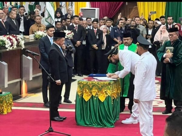 Mendagri Lantik Gubernur dan Wakil Gubernur Aceh. Foto: Dok. Ist