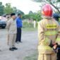 PJ Bupati Aceh Besar, Muhammad Iswanto, S.STP, MM didampingi Kalaksa BPBD Aceh Besar, Ridwan Jamil S.Sos, M.Si, pimpin apel bersama saat meninjau kesiapsiagaan Damkar di Pos Induk sibreh, Kecamatan Sukamakmur, Aceh Besar, Selasa (04/02/2025). FOTO/MC