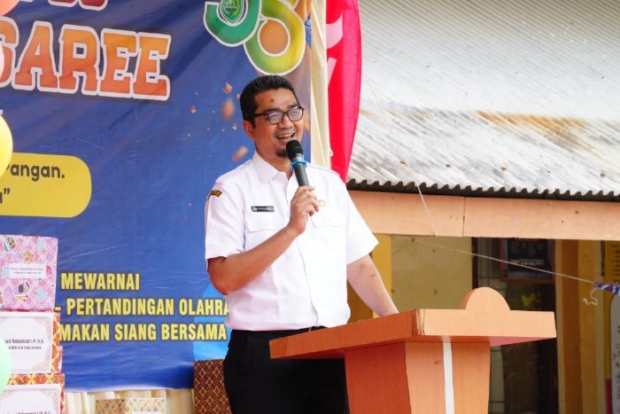 Kepala Dinas Pendidikan Aceh, Marthunis ST DEA menyampaikan, apresiasi dan rasa bangga terhadap perkembangan sekolah pertanian SMK-PP Negeri Saree saat merayakan HUT yang ke-58, yang berlangsung di depan gedung induk kampus 1, Rabu (5/2/2025). Foto: Dok. Dinas Pendidikan Aceh.