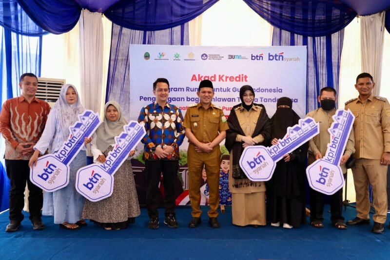 Wakil Gubernur Fadhlullah Hadiri Akad Massal Program Rumah untuk Guru Indonesia di Aceh. Foto: Ist