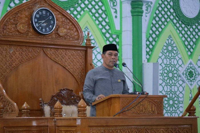 H. Muharram Idris, yang akrab disapa Syech Muharram, bersama Wakil Bupati Drs. H. Syukri A. Jalil, memimpin Safari Ramadhan perdana tahun 1446 H di Masjid Agung Al-Munawwarah, Kota Jantho, Aceh Besar, Rabu (5/3/2025). Foto: Dok. MC Aceh Besar