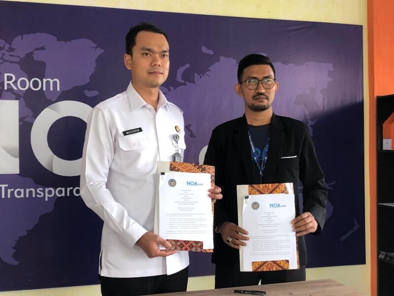 Penandatangan kerjasama antara Kepala Kantor Imigrasi Kelas II TPI Sabang, Muchsin Miralza dengan Direktur Utama NOA Indonesia, Nazarullah. Foto: Dok. Media NOA