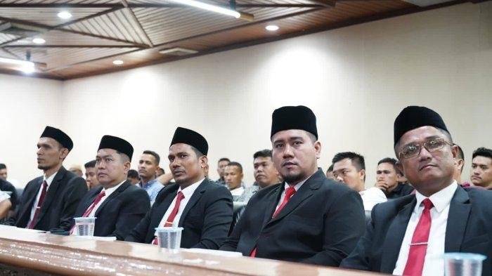 Lima Komisioner Komisi Informasi Aceh (KIA) periode 2025-2029 yang ditetapkan dalam rapat paripurna DPRA, Selasa (15/4/2025). Foto: Dok. Pribadi/KSINews