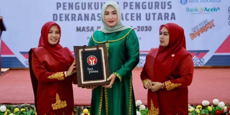 Ketua Dewan Kerajinan Nasional Daerah (Dekranasda) Aceh, Ny. Marlina Muzakir, menghadiri Pengukuhan Pengurus Dekranasda Kabupaten Aceh Utara periode 2025–2030 di Pendopo Bupati Aceh Utara, Sabtu, (28-06-2025).foto.lst