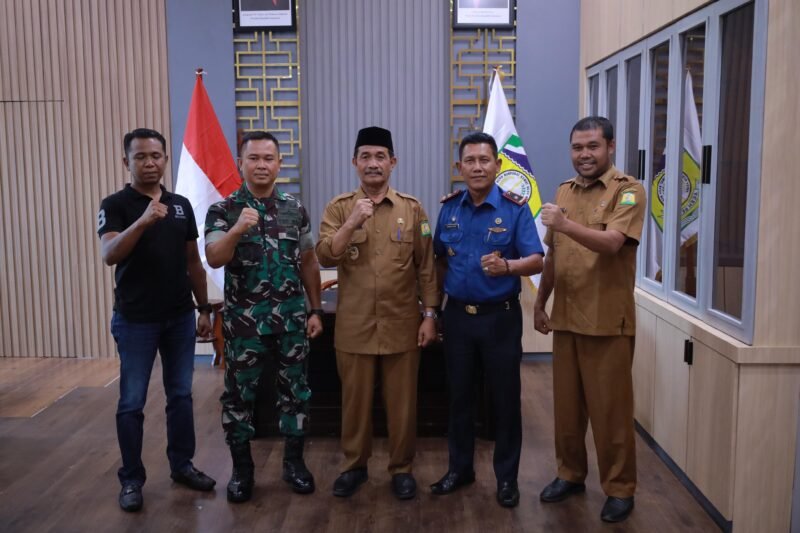 Foto bersama usai pelaksanaan silaturahmi penguatan sinergi penanggulangan bencana, di Kantor Bupati Aceh Besar, Kota Jantho, Selas (10/6/2025). FOTO/PROKOPIM PEMKAB ACEH BESAR