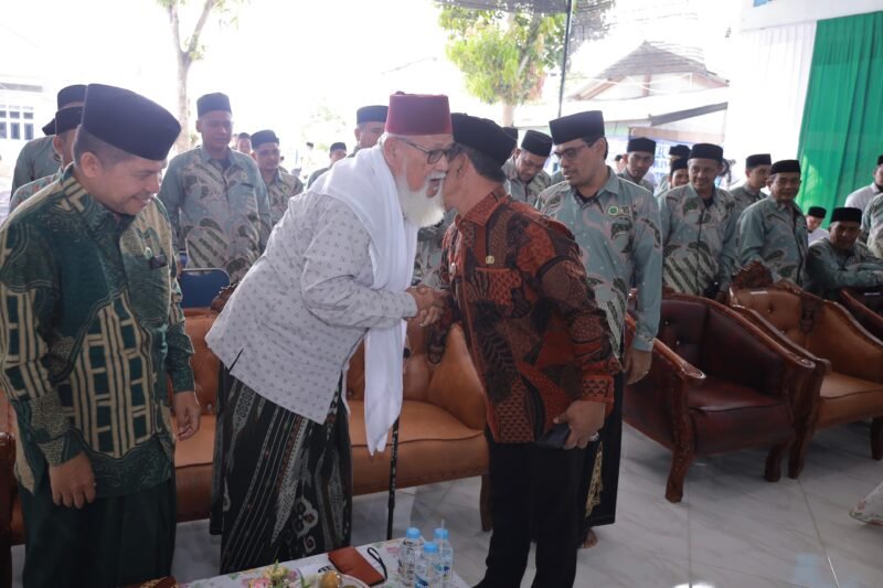 Bupati Aceh Besar H. Muharram Idris hadiri pelantikan Muskercab PCNU Aceh Besar masa khidmat 2025–2030 di Pesantren Ruhul Falah, Samahani, Aceh Besar, Kamis (19/6/2025). FOTO/PROKOPIM ACEH BESAR