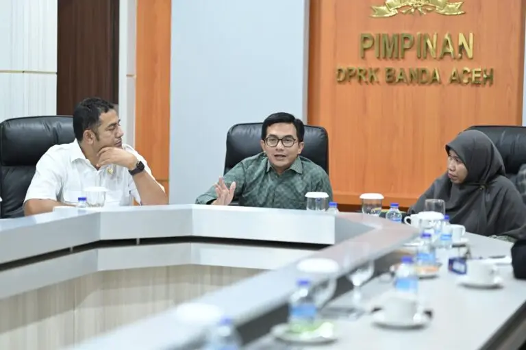 Irwansyah ST, menyambut kunjungan tim Departemen Arsitektur Fakultas Teknik Universitas Syiah Kuala (FT USK), Selasa (24-06-2025)