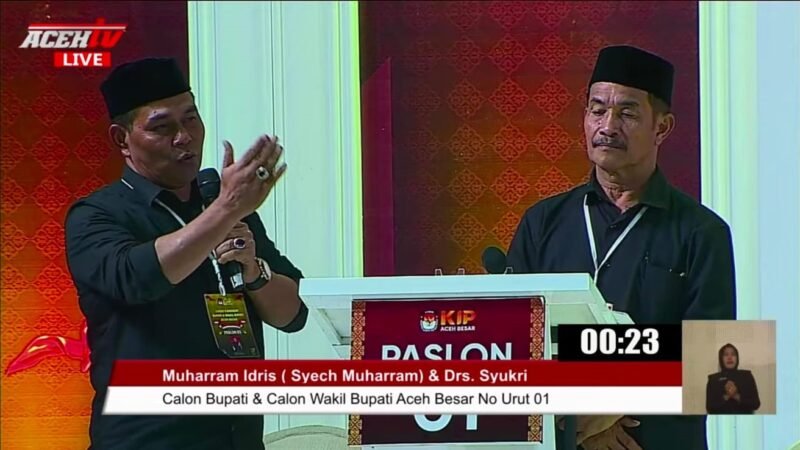 Paslon Nomor 01 Cabup-Cawabup Aceh Besar Muharram Idris-Syukri A Jalil dalam Debat Publik Pilkada 2024, yang digelar KIP Aceh Besar di The Pade Hotel (10-11-2024)