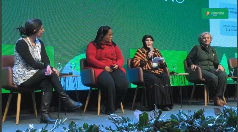 Illiza sendiri didapuk menjadi pembicara pada sidang pleno kedua hari pertama konferensi bertema “From Minimum Compliance to Structural Change: Gender Inclusive Solutions for Climate Action”, Selasa, (01-07-2025).foto.lst