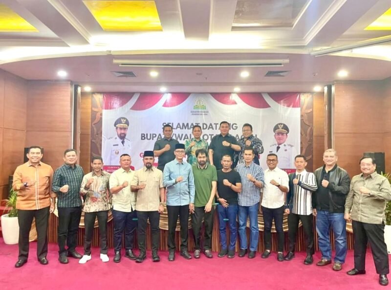 Gubernur Aceh, H. Muzakir Manaf, melakukan pertemuan bersama Anggota DPR RI dan DPD RI asal Aceh serta  bupati dan wali kota se-Aceh di Kantor Badan Penghubung Pemerintah Aceh, Jakarta, Kamis,(03-07-2025).foto.lst.