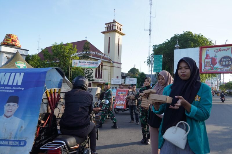 program jumat berkah Kodam Iskandar Muda, dan organisasi kemasyarakatan seperti Pemuda Panca Marga (PPM), Generasi Muda FKPPI (GM FKPPI), serta sejumlah mahasiswa dari Universitas Syiah Kuala.(04-07-2025).foto.lst