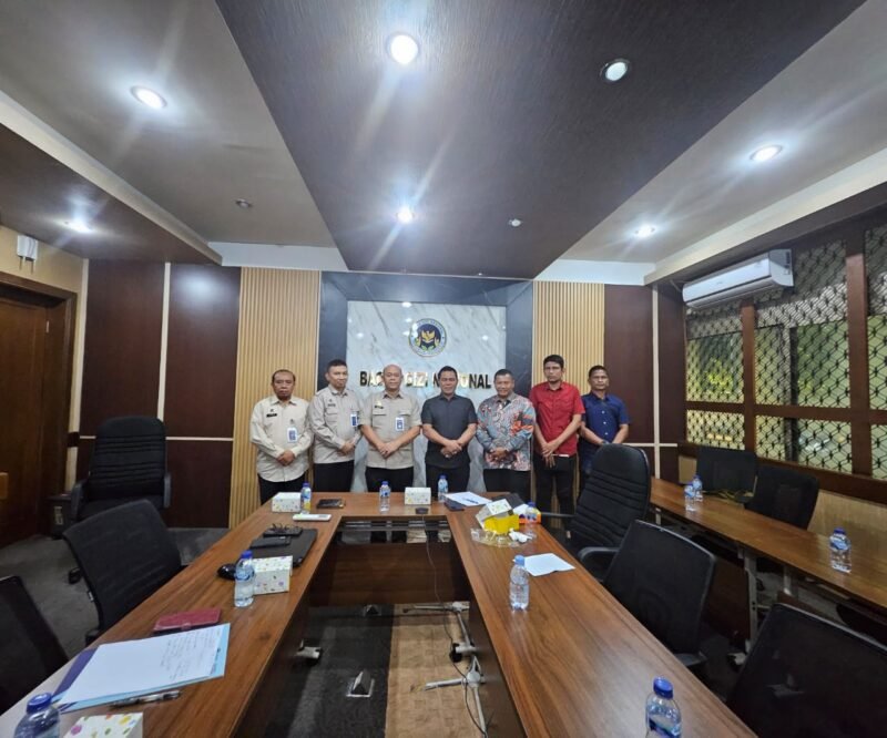 Bupati Aceh Besar, H. Muharram Idris, didampingi Plt, Sekda Aceh Besar bertemu Direktur Wilayah I Kedeputian Bidang Penyediaan dan Penyaluran Badan Gizi Nasional Wahyu Widisetyanta, S.Si. M.Si, di Kantor Bdan Gizi Nasional, Jakarta, Kamis (3/7/2025).