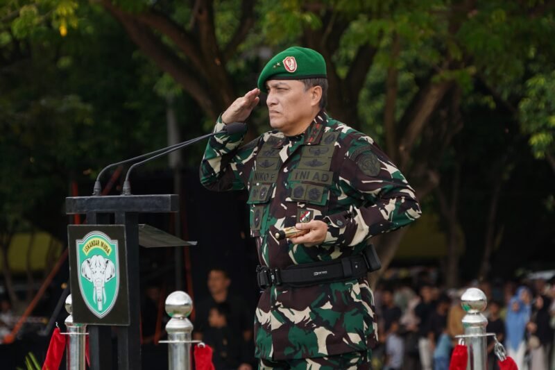 Mayor Jenderal TNI Niko Fahrizal, M.Tr. (Han), secara resmi menutup seluruh rangkaian kegiatan Pendidikan Dasar Militer dan Pelatihan Manajerial dalam Program Sarjana Penggerak Pembangunan Indonesia (SPPI) Batch-3 Tahun Anggaran 2025.