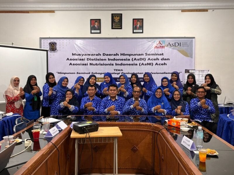 Kepala Puskesmas Darul Kamal Maya Sopa sedang memberikan kata sambutan perdana setelah terpilih sebagai ketua Persagi Aceh, Aceh Besar, Sabtu (13/07/2025). FOTO/MC ACEH BESA