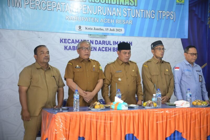 Bupati Aceh Besar, H. Muharram Idris membuka Rakor TPPS Kabupaten Aceh Besar Tahun 2025 di Aula UDKP Kantor Camat Darul Imarah, Aceh Besar, pada Selasa, (15/7/2025). FOTO/MC ACEH BESAR
