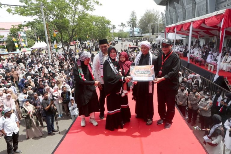 Wali Kota Illiza Sa’aduddin Djamal mengucapkan rasa syukur dan terima kasih kepada masyarakat dan para pemimpin Aceh, serta semua pihak yang telah menunjukkan kepedulian dan solidaritas yang begitu tinggi kepada rakyat Palestina,Mminggu, (27-07-2025).