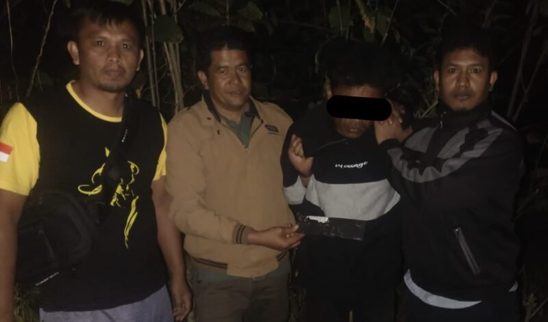 Iptu Dede Moerdhany menjelaskan bahwa kasus curanmor itu bermula saat seorang warga yang berprofesi sebagai pedagang kain memarkirkan sepeda motor Suzuki FU 150 miliknya di depan toko Mahli Konveksi di Dusun Mekar Sari, Kampung Purwosari, Kecamatan Bandar, Bener Meriah, Minggu, (27-07-2025)