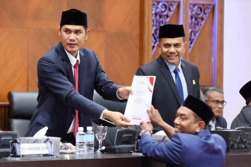 Plt Sekda Aceh, M. Nasir S.IP, MPA, menghadiri dan menyampaikan Rancangan Qanun Aceh tentang RPJMA tahun 2025-2029, serta Penyampaian Pendapat Banggar DPRA tentang Rancangan Qanun Aceh tentang Pertanggungjawaban Pelaksanaan APBA tahun anggaran 2024, di Gedung Utama DPRA, (30-07-2025).